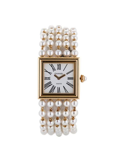 chanel pearl watch|Meer.